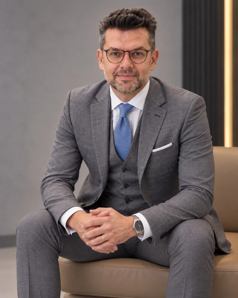Dr. Carlos Nejm